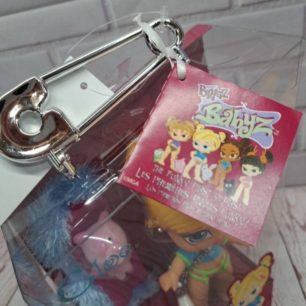 NEW Bratz Babyz Cloe Baby doll 5" 2023 MGA Entertainment w/ accessory + Blanket - Picture 6 of 7
